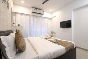 3 bedrooms, desk, iron/ironing board, WiFi
