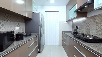 Refrigerador, microondas, horno, placa de cocina
