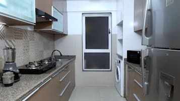 Refrigerador, microondas, horno, placa de cocina