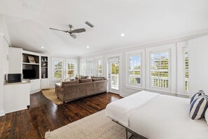 5 habitaciones, tabla de planchar con plancha, wifi y ropa de cama 