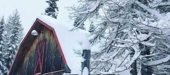 Quaint country cottage & private hot tub