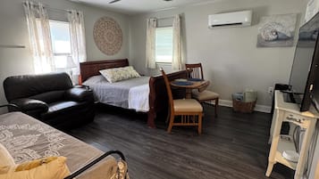 1 habitación, tabla de planchar con plancha, wifi y ropa de cama