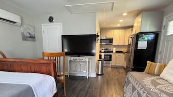 1 habitación, tabla de planchar con plancha, wifi y ropa de cama