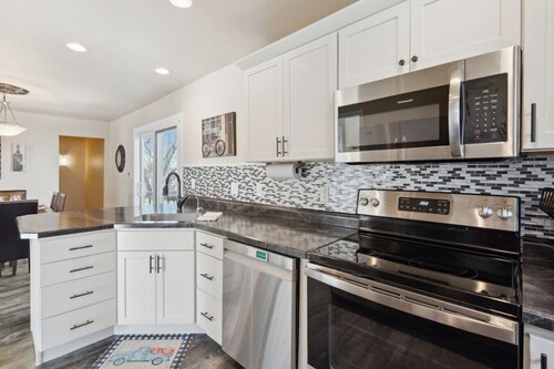 Beach Access/Kid Friendly/Park/Office/4BR/2B