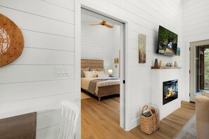 1 bedroom, desk, iron/ironing board, WiFi