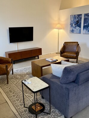 Smart TV, books, stereo