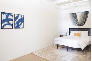 1 slaapkamer, een strijkplank/strijkijzer, gratis wifi, beddengoed