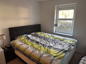 2 habitaciones, tabla de planchar con plancha, wifi y ropa de cama