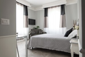 2 Schlafzimmer, Zimmersafe, Schreibtisch, Bügeleisen/Bügelbrett