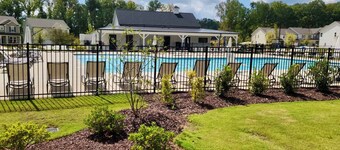 Charming new 3-bedroom house in Raleigh w/weekly 15% & monthly 30% discounts