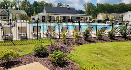 Charming new 3-bedroom house in Raleigh w/weekly 15% & monthly 30% discounts
