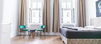 8 Studios with Terrace in Margareten