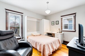 2 Schlafzimmer, Bügeleisen/Bügelbrett, WLAN, Bettwäsche