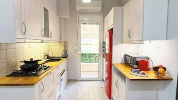 Apartamento familiar, 2 habitaciones, no fumadores, vistas a la ciudad | Cocina privada