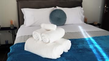 Apartamento familiar, 2 habitaciones, no fumadores, vistas a la ciudad | Sistema de insonorización, tabla de planchar con plancha, wifi gratis