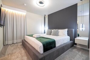 10 Schlafzimmer, Bügeleisen/Bügelbrett, Reisekinderbett, WLAN