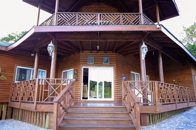 Charming 4-bedroom house in delightful Peña Blanca with WiFi, AC