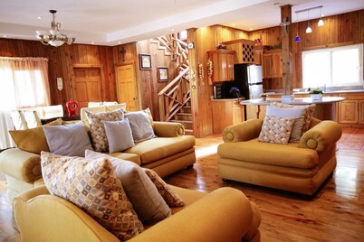 Charming 4-bedroom house in delightful Peña Blanca with WiFi, AC