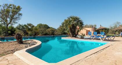 Finca "del Corazòn" with pool landscape integrated with jacuzzi+children's pool+ BBQ