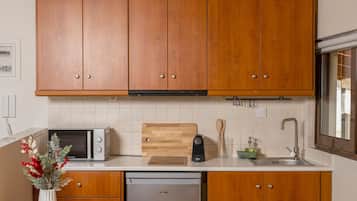 Fridge, microwave, coffee/tea maker, toaster