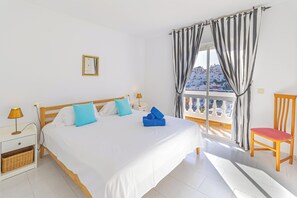 2 chambres, fer et planche à repasser, accès Internet, draps fournis