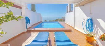 Casa Hibiscus - Two Bedroom Villa, Sleeps 4