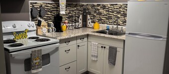 Charming RED Door Studio in lovely Augusta with WiFi, Parking, & Good Vibes
