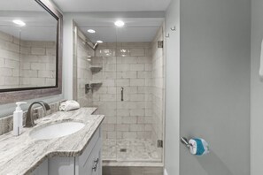 Shower, hair dryer, towels - Perfect Beach Vacation -Sanibel Island's Loggerhead Cay 234 (Sanibel)