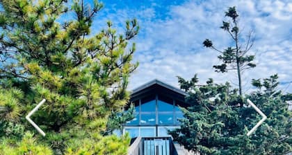 2-bedroom designer bungalow with 1GB FiOS, AC, steps from the 2025 PINES PARTY