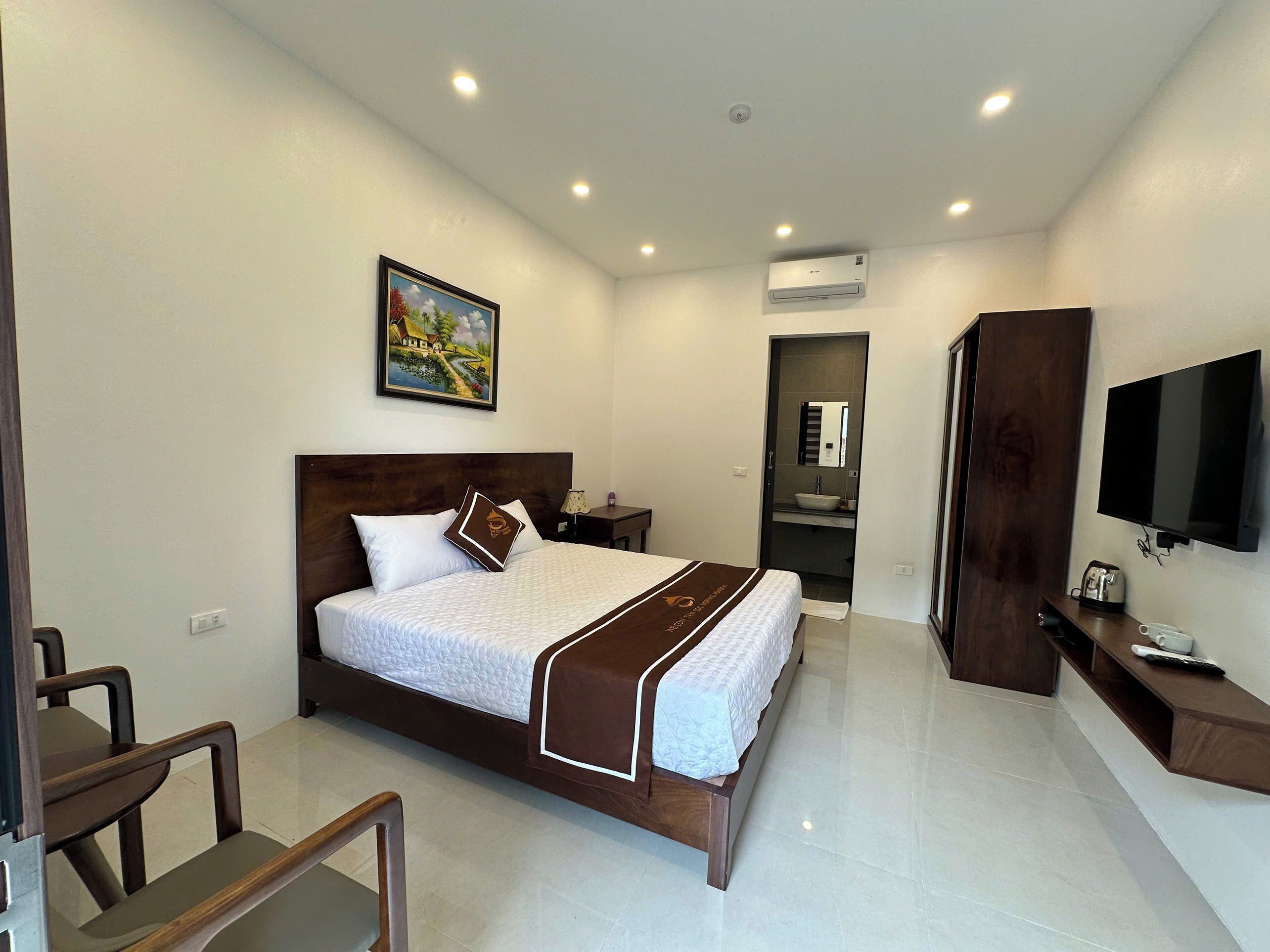 Double Room, City View | Minibar (some free items), desk, soundproofing, WiFi (free)