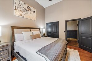 2 bedrooms, desk, iron/ironing board, travel cot