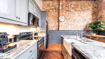 Peti sejuk, ketuhar gelombang mikro, ketuhar, dapur