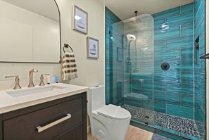 Shower, towels - After Dune Delight- Dog Friendly 3BR with Hot Tub (Myrtle Beach)