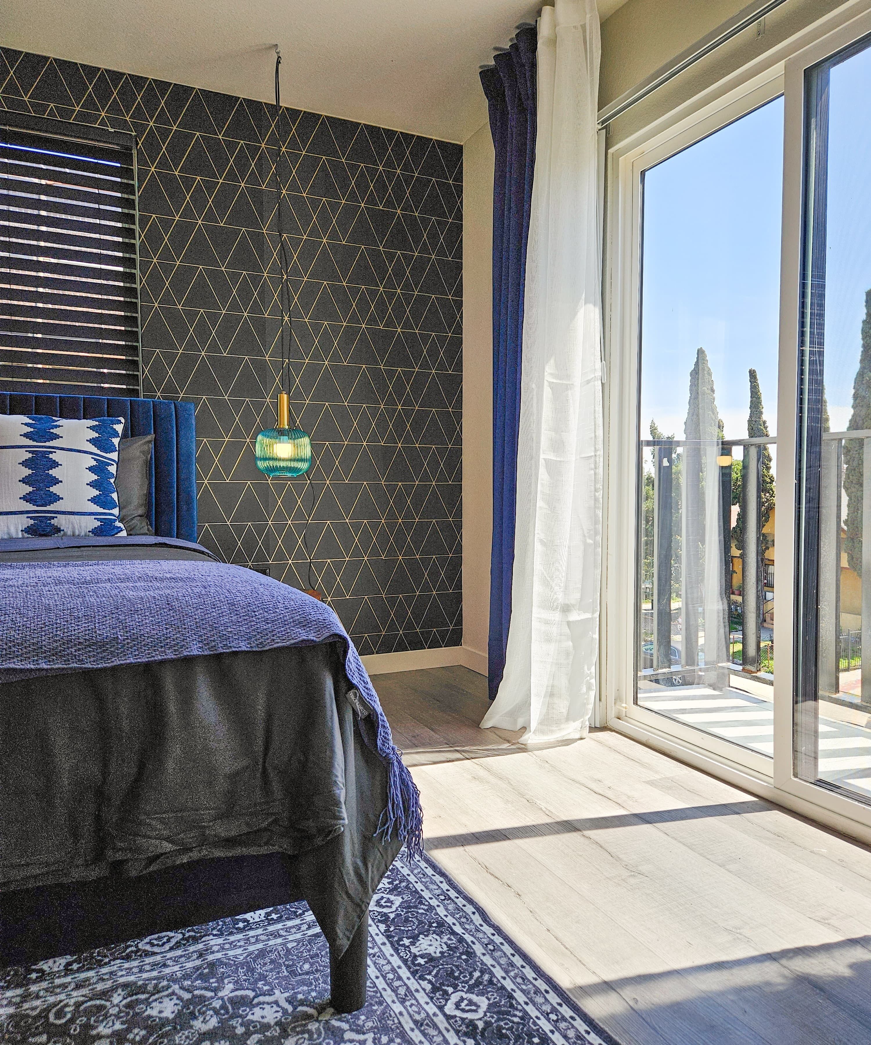 Individually furnished, desk, laptop workspace, free WiFi