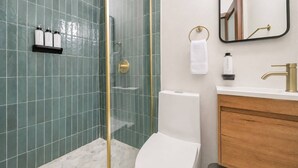 Bathroom - Room 9: Sleek & Serene Stay in San Juan (San Juan)