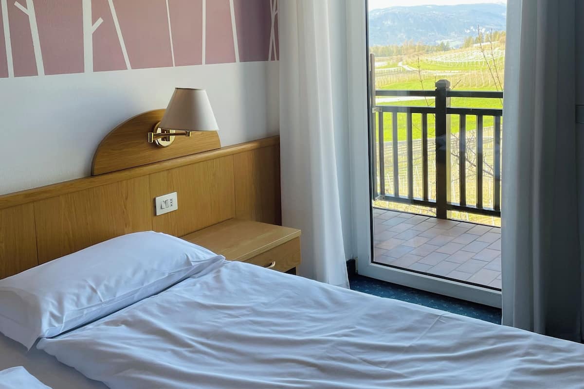 In-room safe, desk, free WiFi
