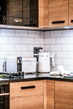 Fridge, microwave, stovetop, dishwasher