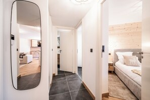 2 bedrooms, iron/ironing board, Internet, bed sheets