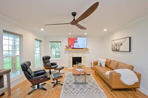 スマートテレビ、PC モニター