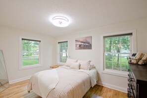 3 soverom, skrivebord, strykejern/-brett og wi-fi (inkludert)