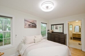 3 habitaciones, escritorio, tabla de planchar con plancha y wifi gratis 