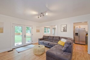 スマートテレビ、PC モニター