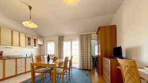 Dining room - Stella Maris One Bedroom Apartment With Terrace (Kukljica)
