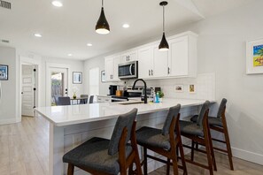 Fridge, microwave, oven, stovetop - Vacation Vibes  5-minutes to historic Downtown! (St. Augustine Beach)