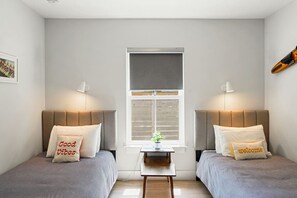 3 Schlafzimmer, Schreibtisch, Bügeleisen/Bügelbrett, WLAN