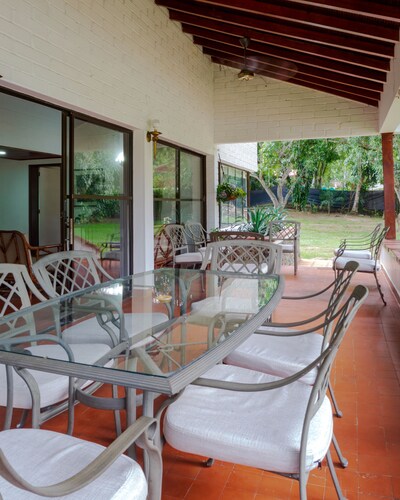 Santa Ana Colonial, Colonial Retreat w/ Private Pool & Lush Gardens