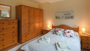 2 عدّة غرف نوم وواي فاي مجانًا وملاءات أسرّة