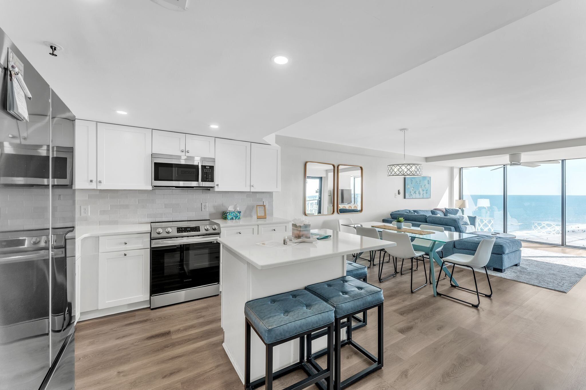 Réfrigérateur, micro-ondes, four, lave-vaisselle