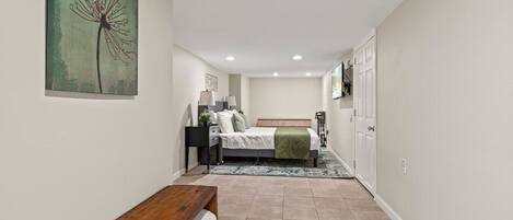 3 bedrooms, desk, iron/ironing board, free WiFi