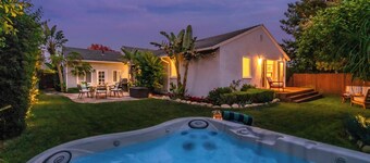 Casa Azul - Coastal Charm in Shoreline Mesa Neighborhood